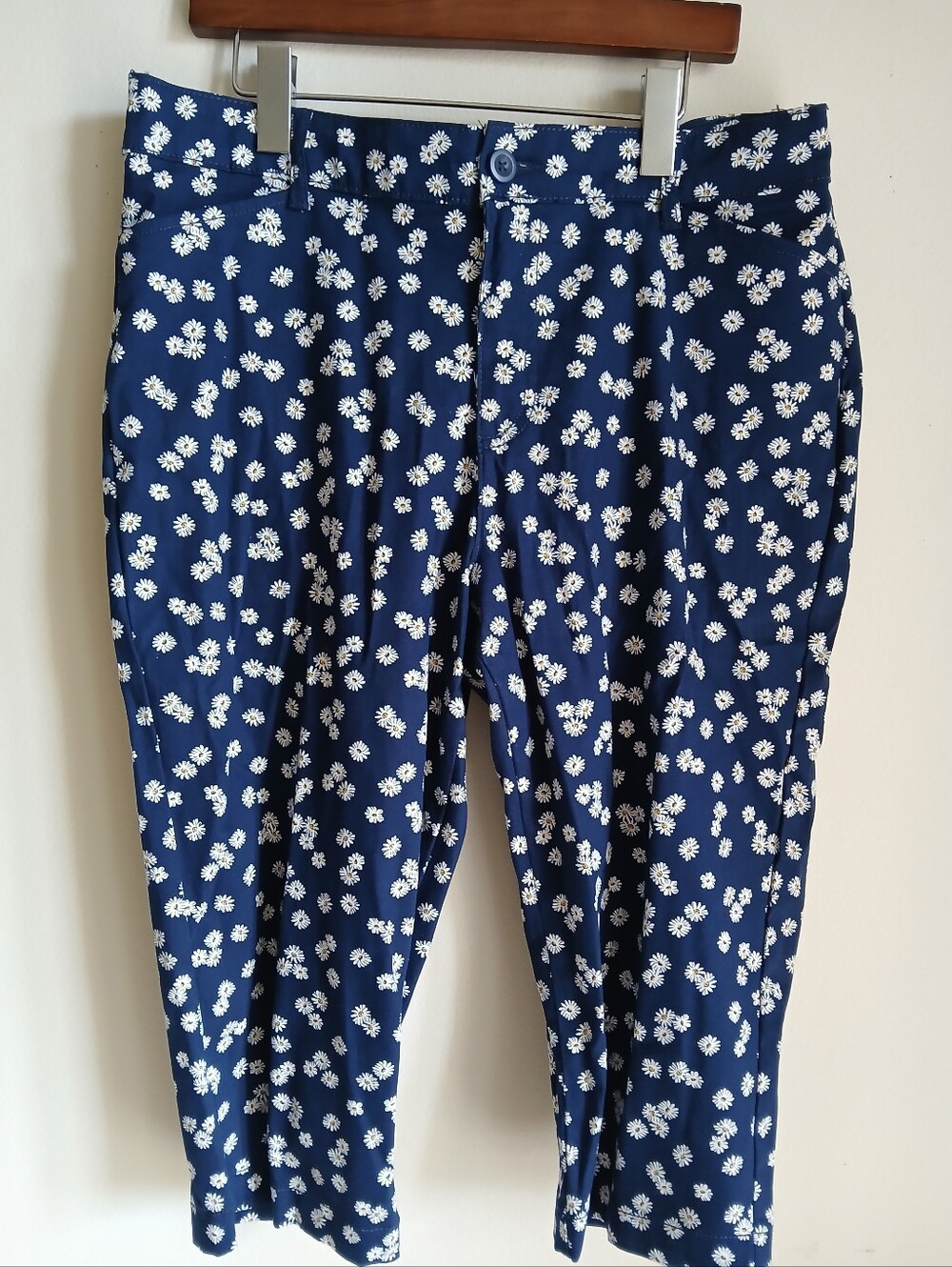 St. Johns Bay Capri Daisy Pants